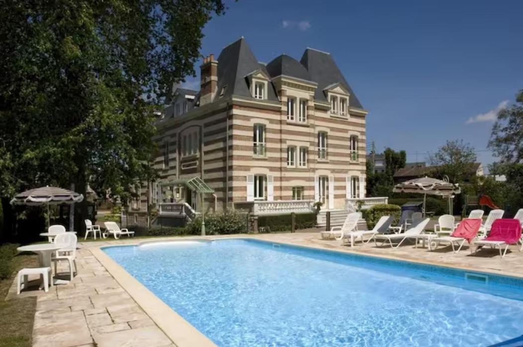 Avec Piscine, 100m Et Hypercentre Appartement Cabourg